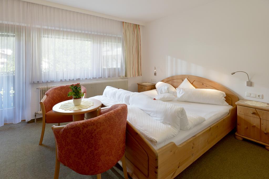 Gaestehaus Ahornblick Mayrhofen Quarto foto