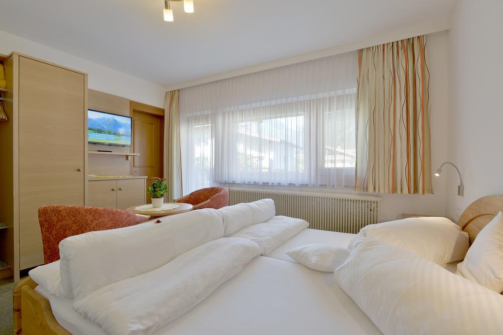 Gaestehaus Ahornblick Mayrhofen Quarto foto