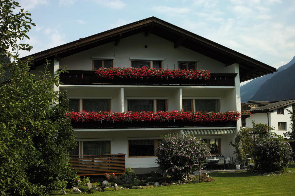 Gaestehaus Ahornblick Mayrhofen Exterior foto
